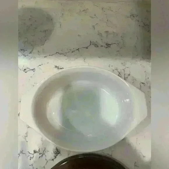 Pyrex Vintage serving bowl with Lid - Picture 2 of 11